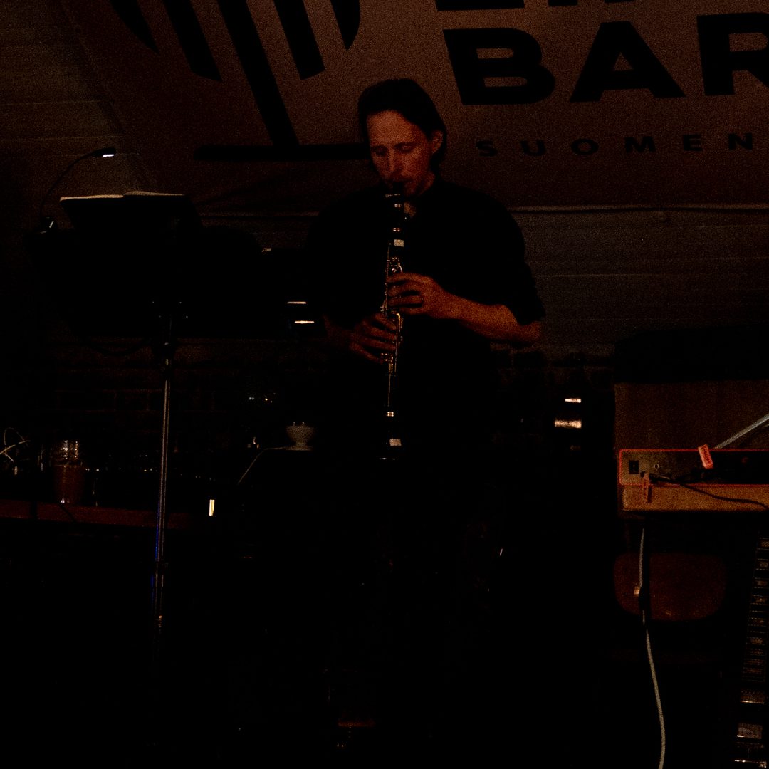 Wind instrument, live